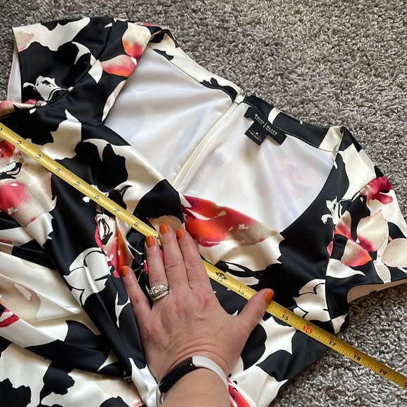 White House, Black market floral satin dress - Picture 9 of 14